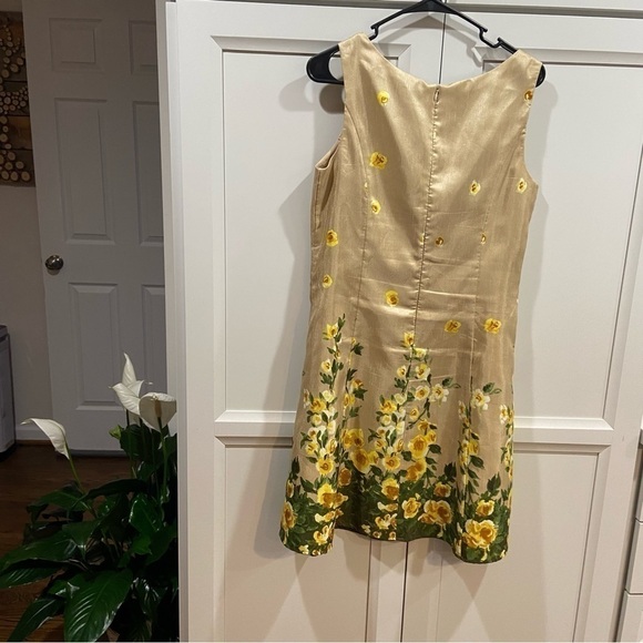 Annalee + Hope Satin Sleeveless Floral Hem Fit & Flare Dress Tan Yellow Size 8 - Picture 4 of 5